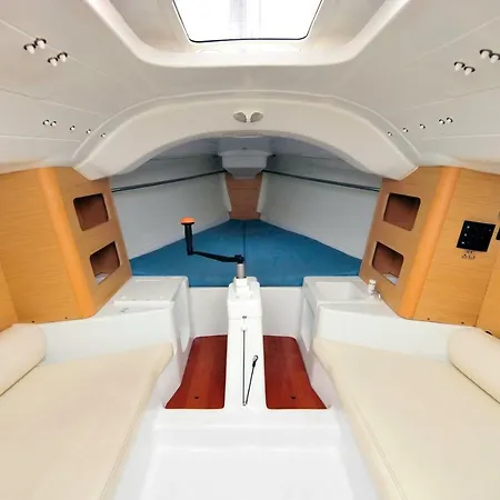 Beneteau Yachts 船屋